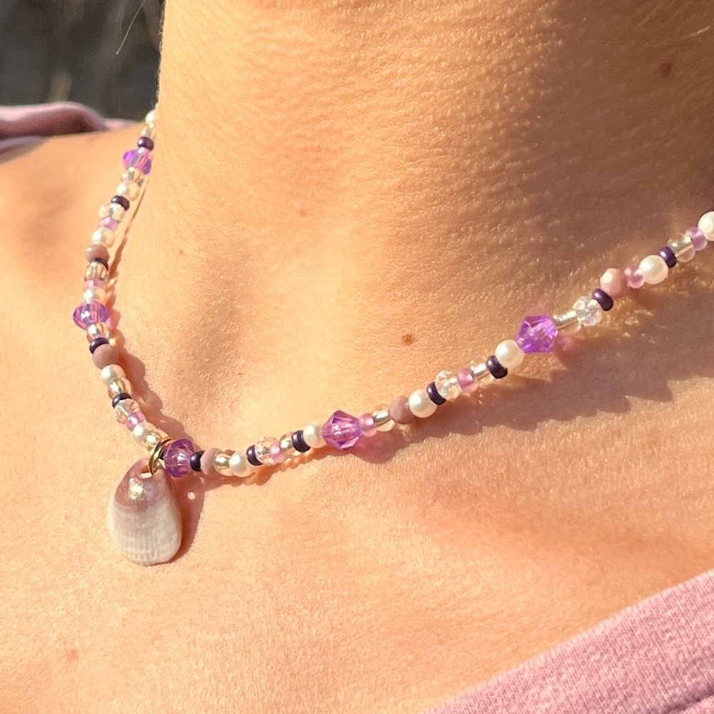 Handmade purple and white beaded necklace with real shell gold - Picture 3 of 9